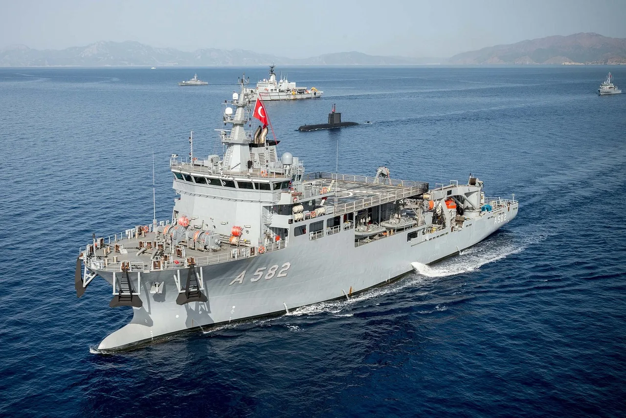 Temsili görsel: Girne açıklarında yolcu gemisi battı: Arama kurtarma çalışmaları sürüyor
