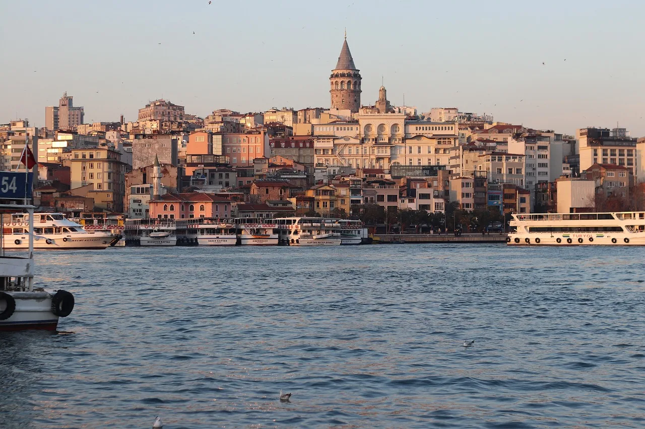 Temsili görsel: Gökçeada ve Bozcaada feribot seferlerine fırtına engeli