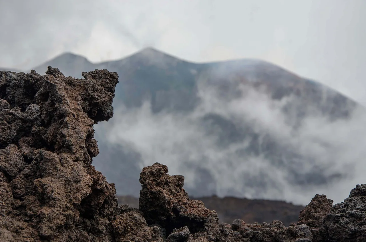 Temsili görsel: Etna Yanardağı'ndaki patlama hava ulaşımını aksattı