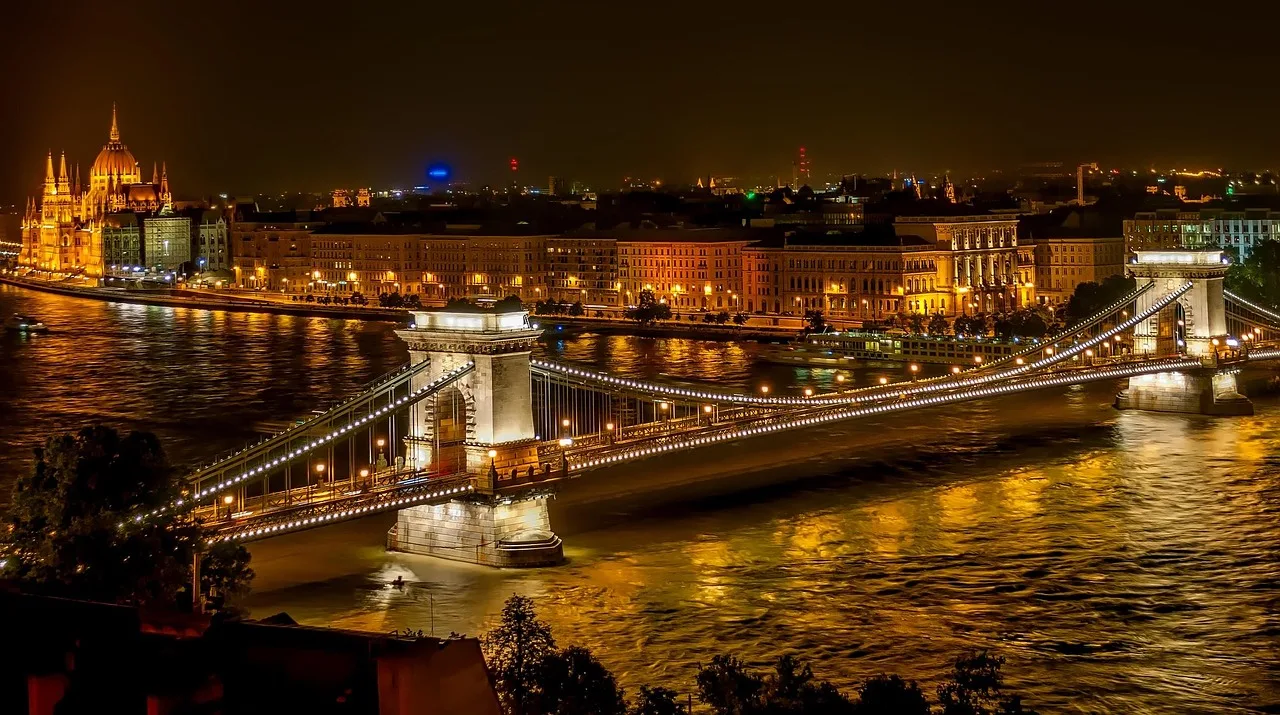 Temsili görsel: Paris'te Seine Nehri ile Çevreci Soğutma Dönemi
